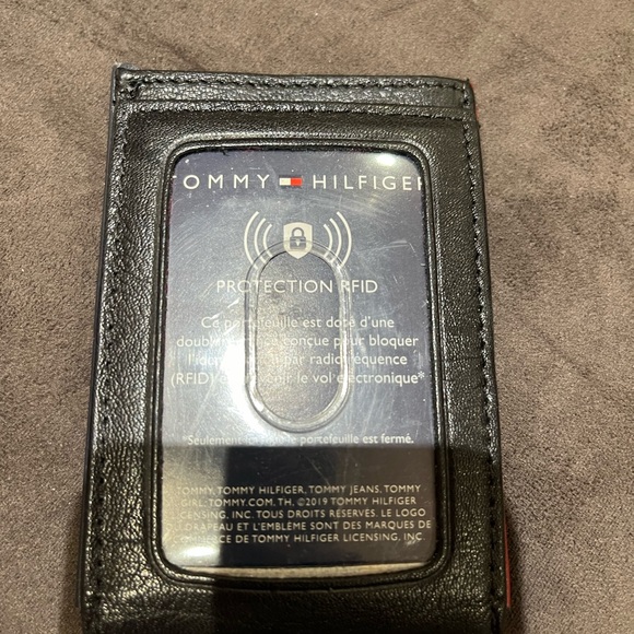 Tommy hilfiger Purse for males. Never used. Got as a gift. - Picture 2 of 5